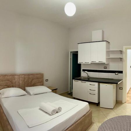 Hotel Villa Flowers Vlorë Esterno foto