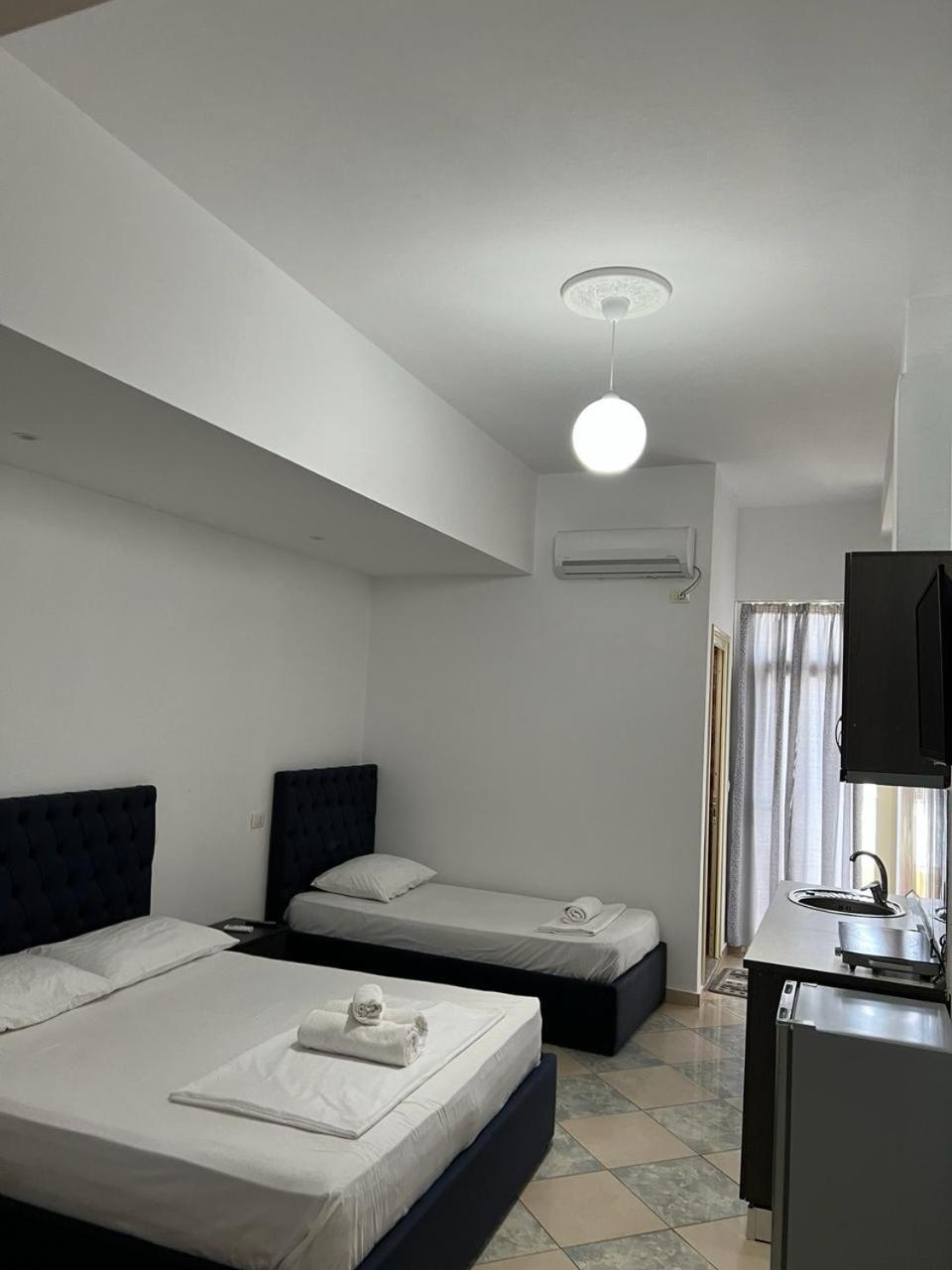 Hotel Villa Flowers Vlorë Esterno foto