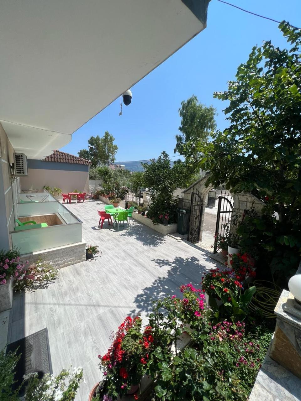 Hotel Villa Flowers Vlorë Esterno foto